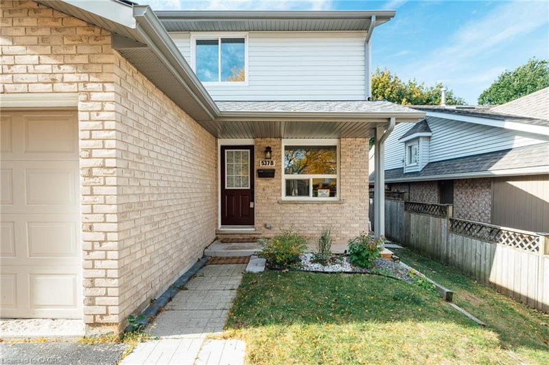 537B Barwick Crescent photo 2