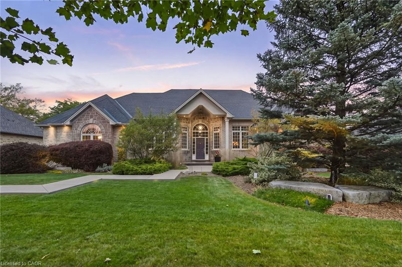 14 Gavin Drive photo 3
