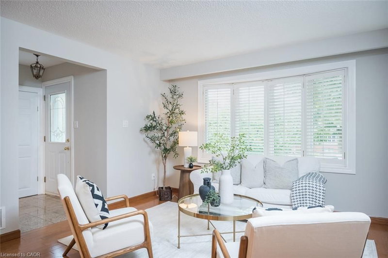 1237 Redbank Crescent