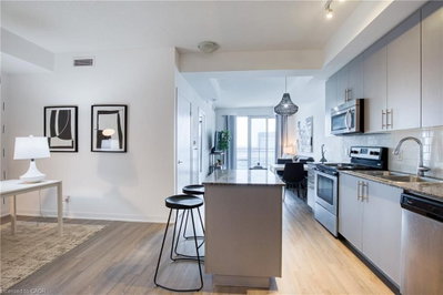 806 - 85 Duke Street W