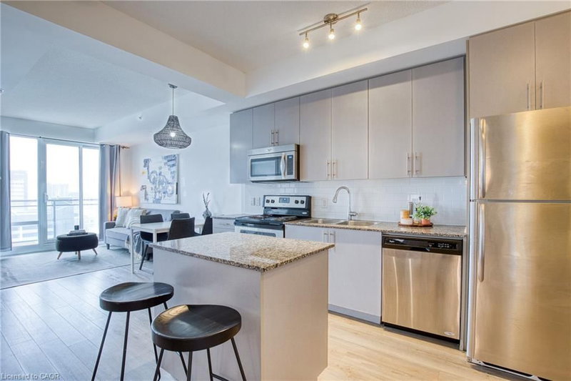 85 Duke Street W photo 2