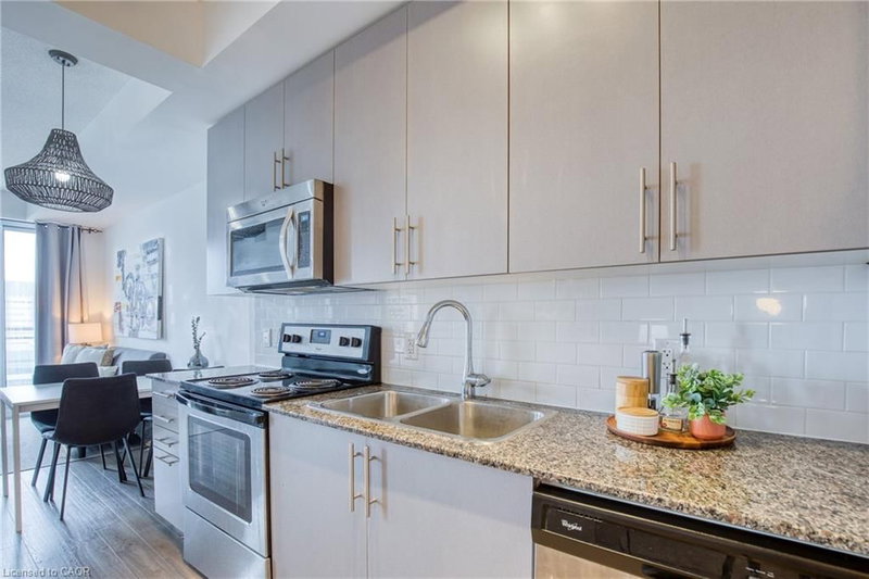 85 Duke Street W photo 4