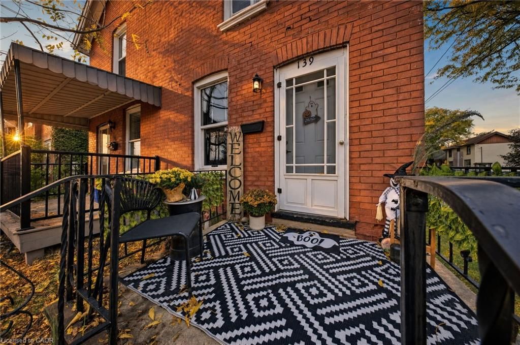 Single Family Residence for sale at 139 Superior Street, Brantford, ON, N3S 2L3 - Hillcrest - MLS: 40870960