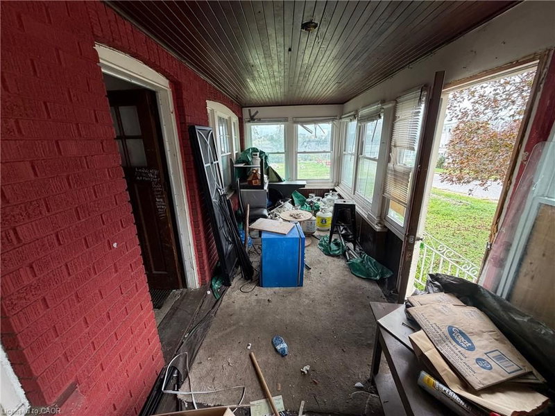4445 John Street photo 4