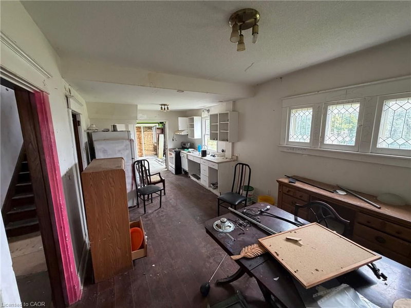 4445 John Street photo 5