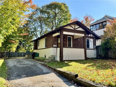 87 Allen Street W