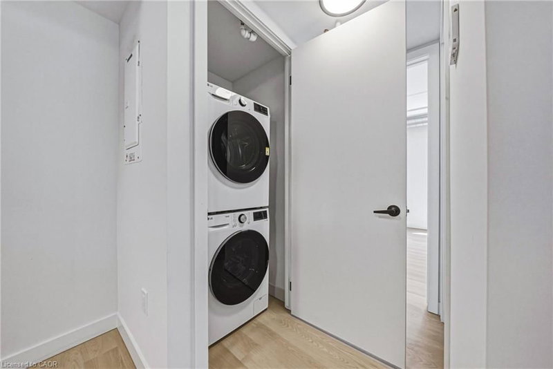 325 James Street S photo 3
