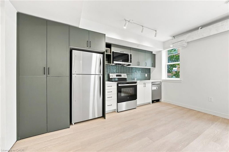 325 James Street S photo 2