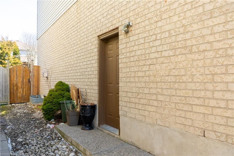 845 Brandenburg Boulevard photo 2