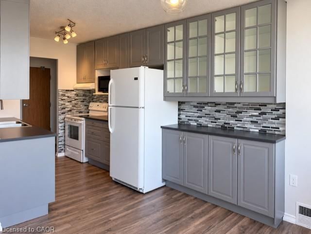 200 Jamieson Parkway photo 3