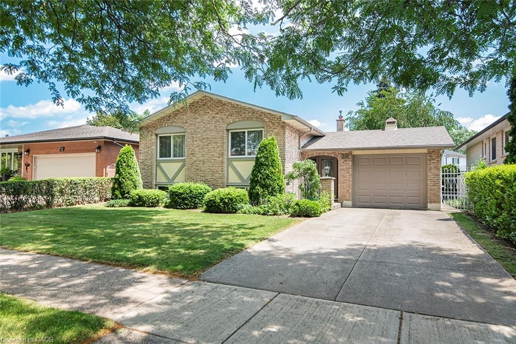 Single Family Residence for sale at 20 Birchlawn Drive, Stoney Creek, ON, L8G 4B6 - Cherry Heights - MLS: 40871111