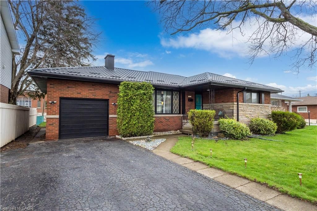 Single Family Residence for sale at 32 Belair Drive, Hamilton, ON, L9A 2Z4 - Centremount - MLS: 40871119