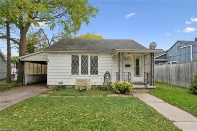 127 Spadina Road E