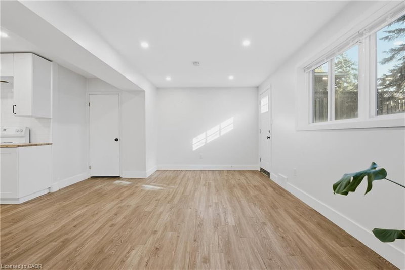 24 Briarwood Crescent photo 3