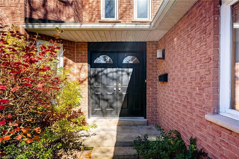 12 Creekwood Place photo 4