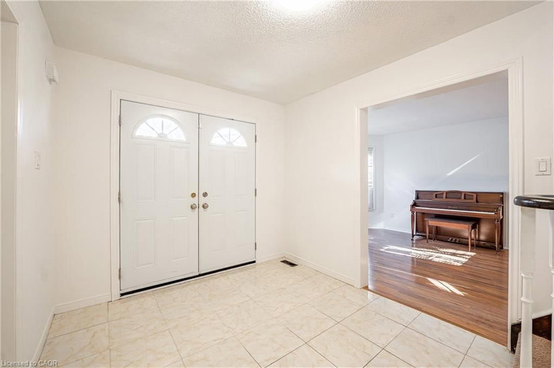 12 Creekwood Place photo 5