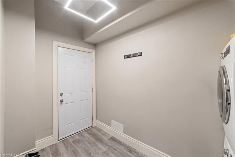 208 Mary Street photo 4