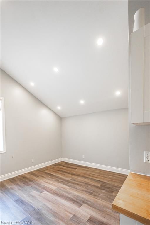 70 Victoria Avenue S photo 4