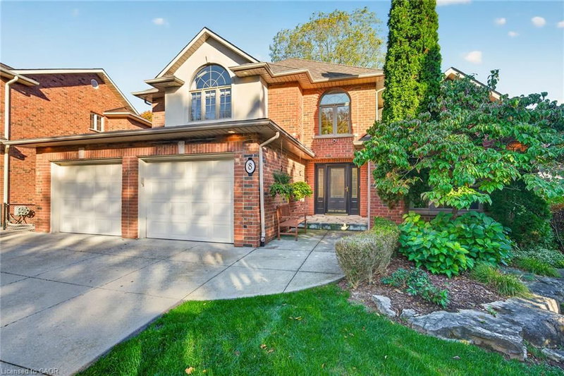 8 Cayley Court