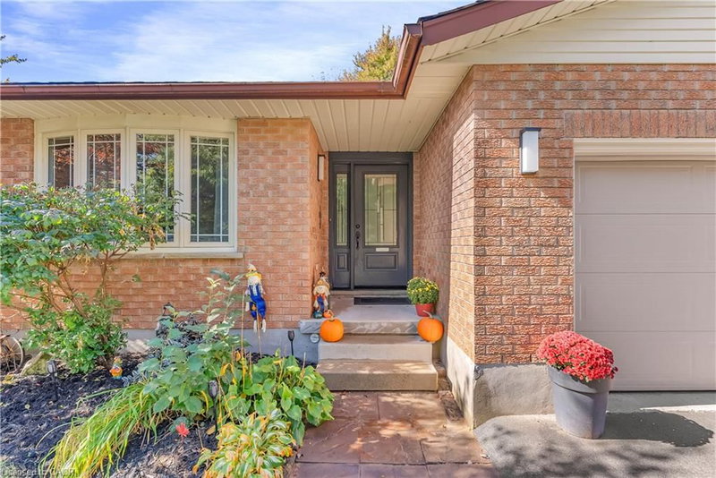 103 Westview Crescent photo 3