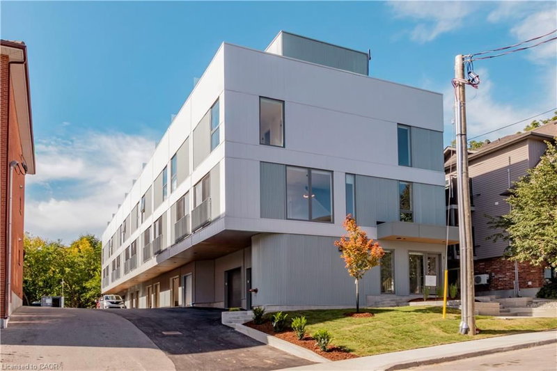 unit 6 - 114 Madison Avenue S