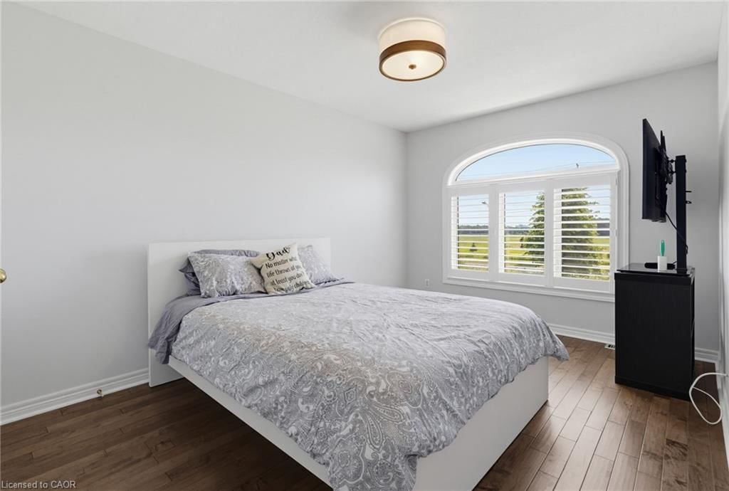 2092 English Crescent, Burlington, view 16