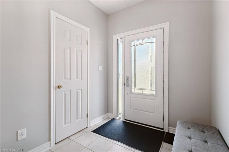 2092 English Crescent