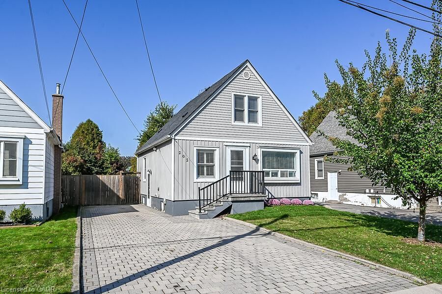 Single Family Residence for sale at 202 East 26th Street, Hamilton, ON, L8V 3C8 - Eastmount - MLS: 40871392