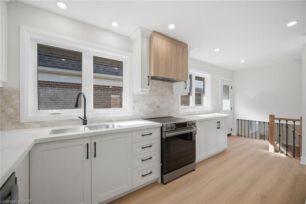 Single Family Residence for sale at 2651 Thorn Lodge Drive, Mississauga, ON, L5K 1L1 - Sheridan - MLS: 40871412