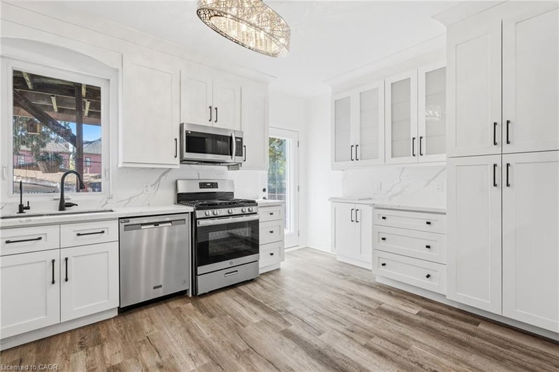 26 Sherman Avenue N photo 4