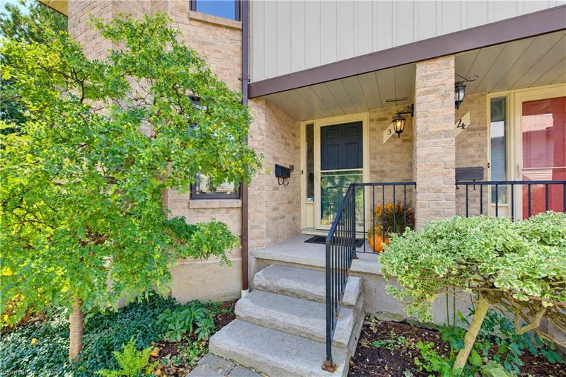 406 Craigleith Drive photo 3