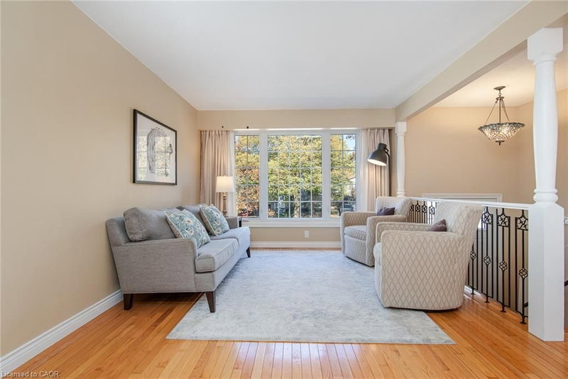 118 Wheatfield Crescent photo 3