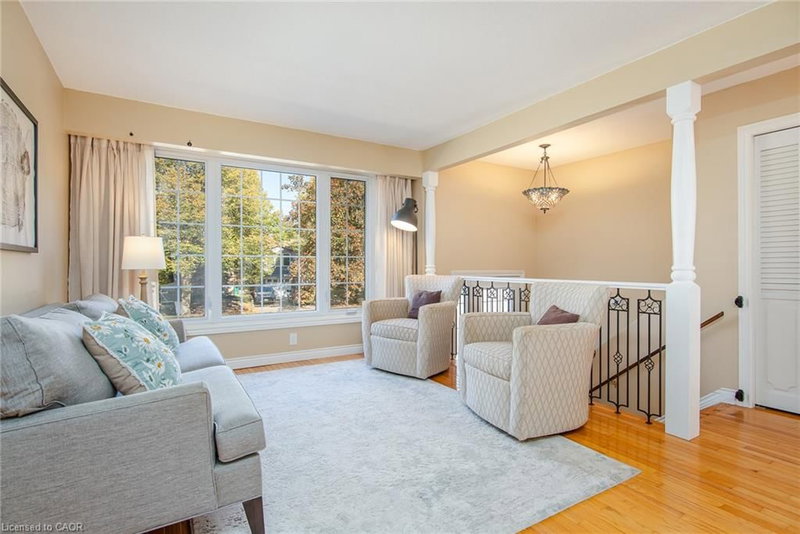 118 Wheatfield Crescent photo 4