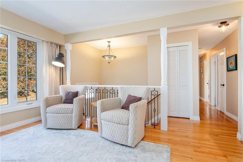 118 Wheatfield Crescent photo 5