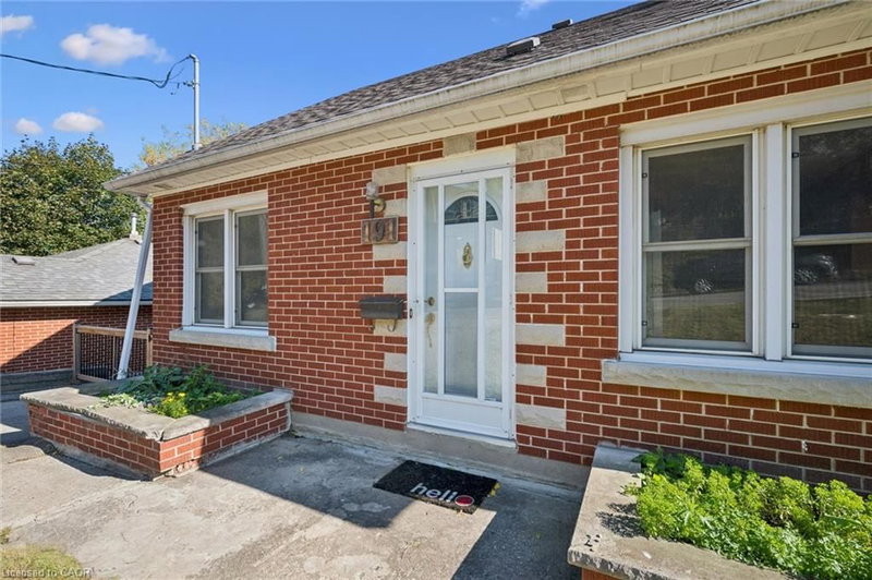191 Grove Street photo 4