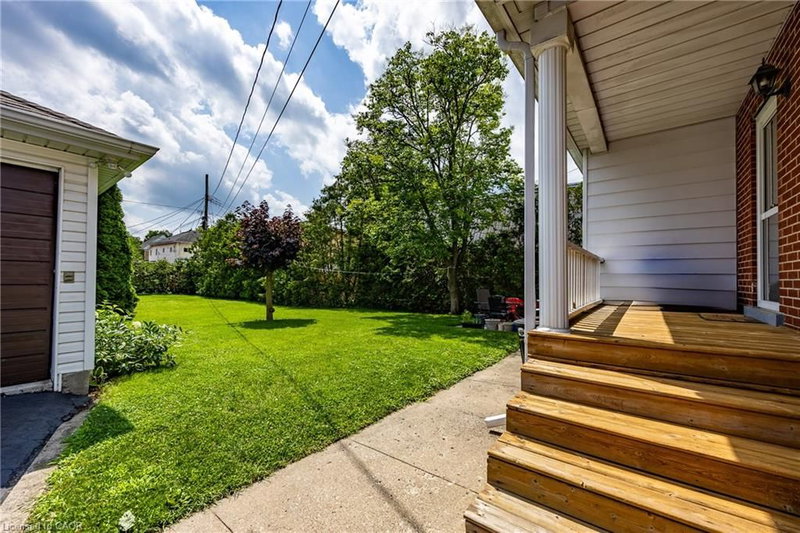 112 Talbot Road photo 5