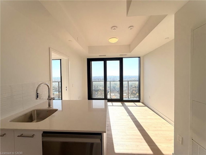 30 Francis Street S photo 3