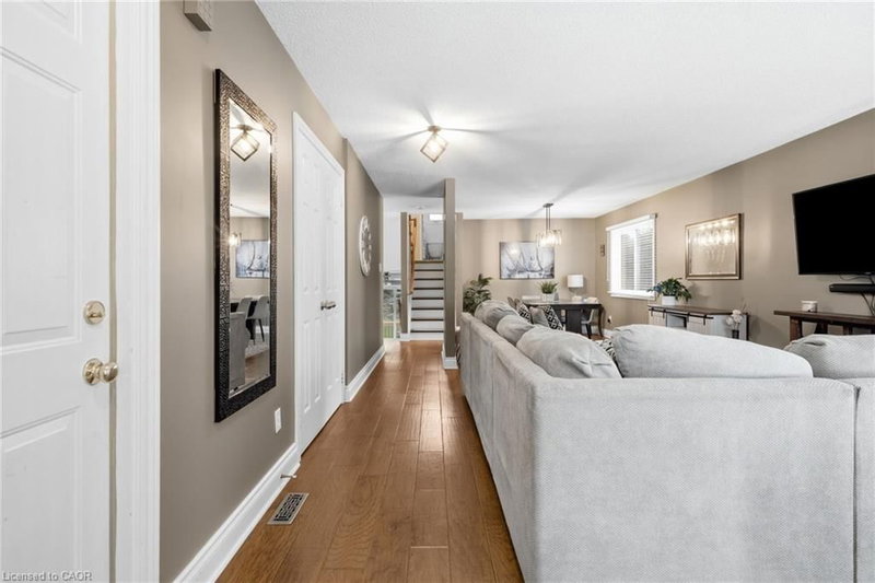 31 Karsh Crescent photo 4