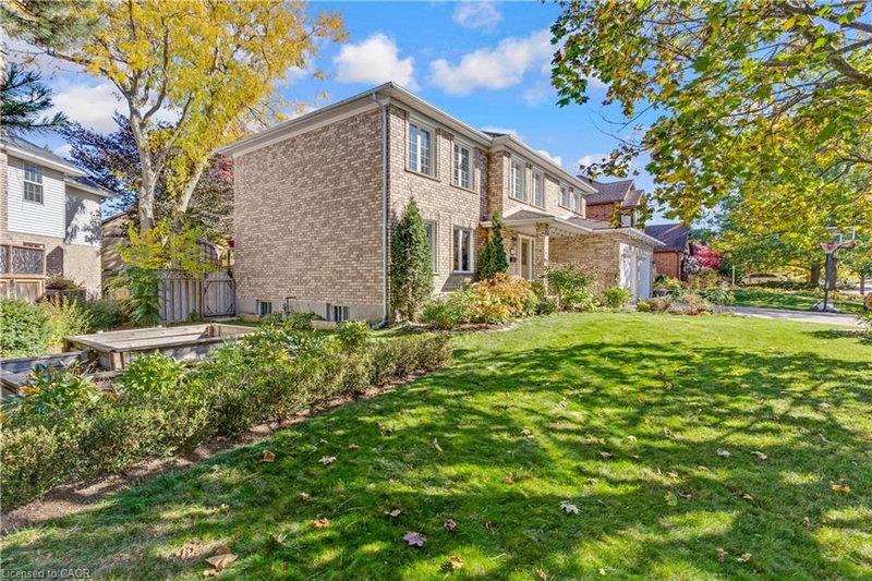 548 Sandbrooke Court photo 3