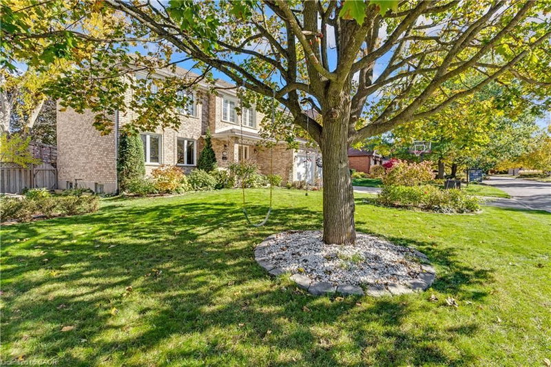 548 Sandbrooke Court photo 4