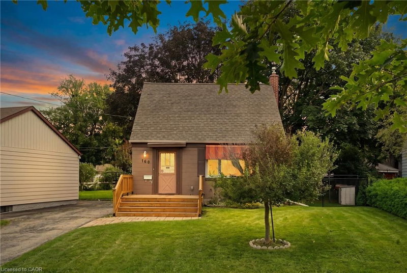 160 Lorne Crescent photo 1