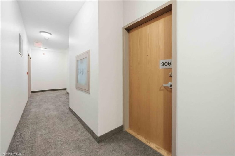 44 Bond Street W photo 3