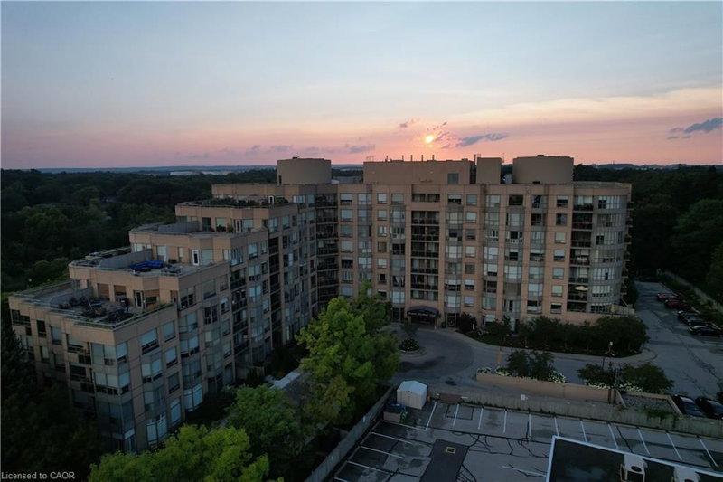 2511 Lakeshore Road W photo 2