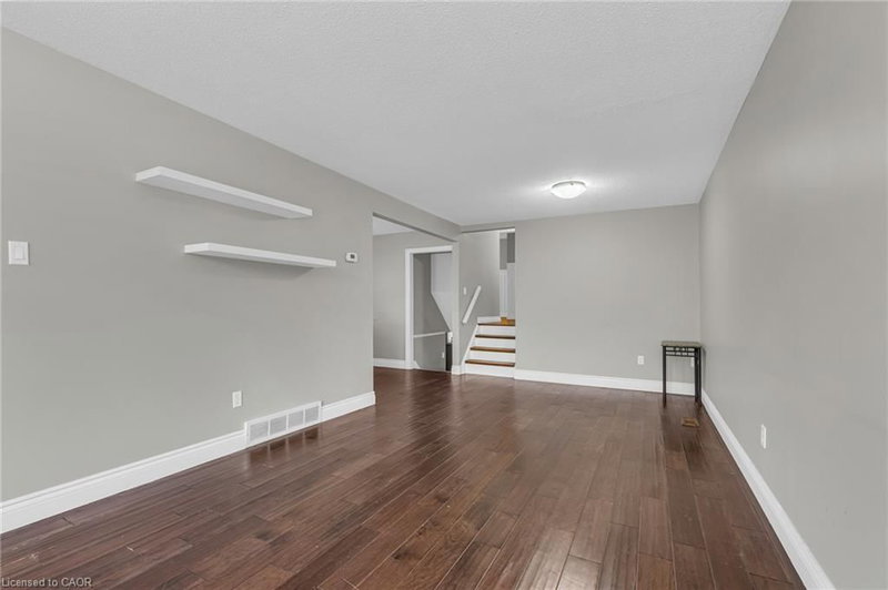 16 Glebe Court photo 5