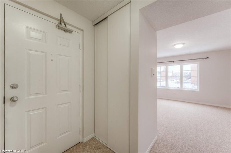 12 Holborn Drive photo 2
