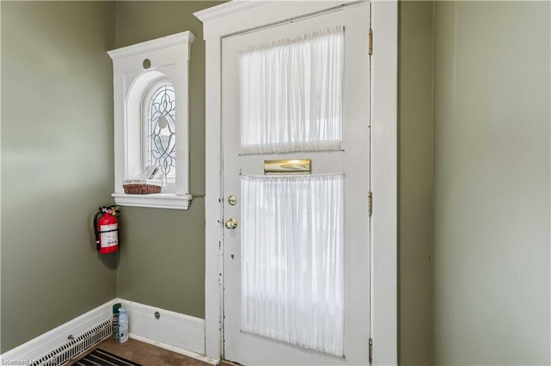 92 Burris Street photo 3