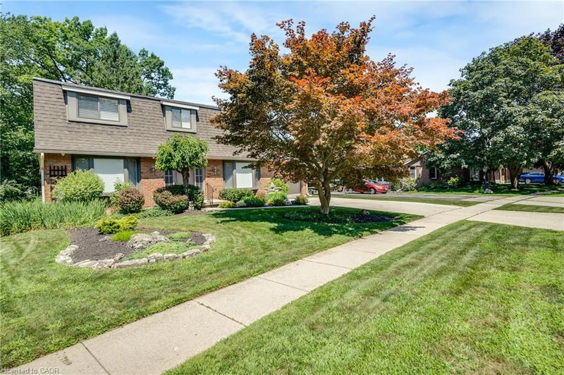30 Westwood Crescent photo 3