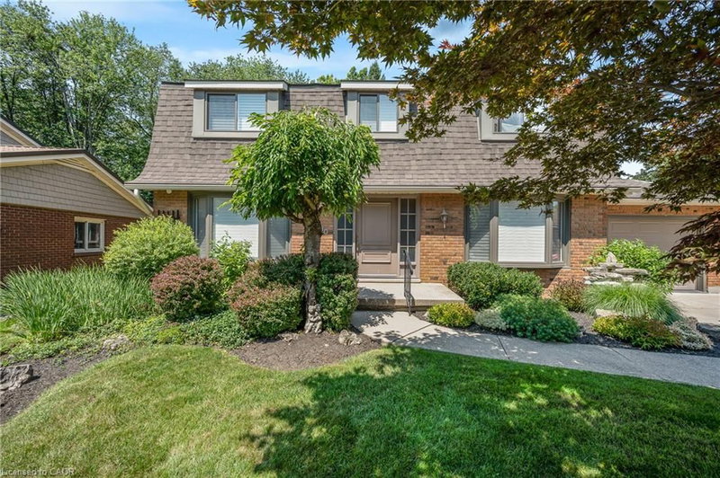 30 Westwood Crescent photo 4