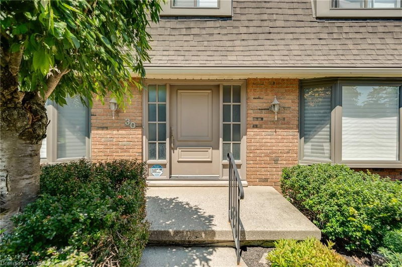 30 Westwood Crescent photo 5