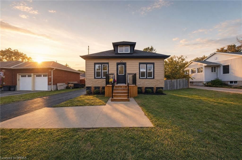 Single Family Residence for sale at 24 Park Road, Brantford, ON, N3S 6T2 - Echo Place - MLS: 40872023